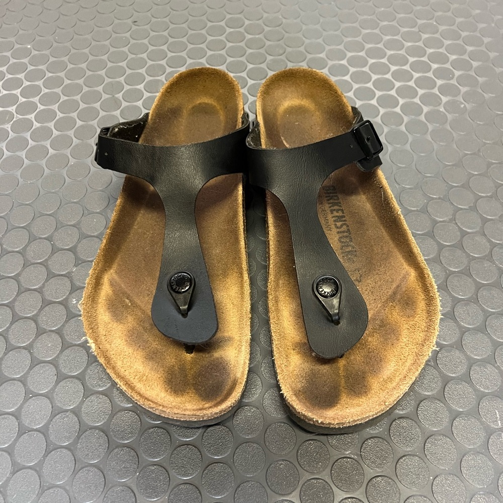 Black Birkenstock Gizeh sandals
